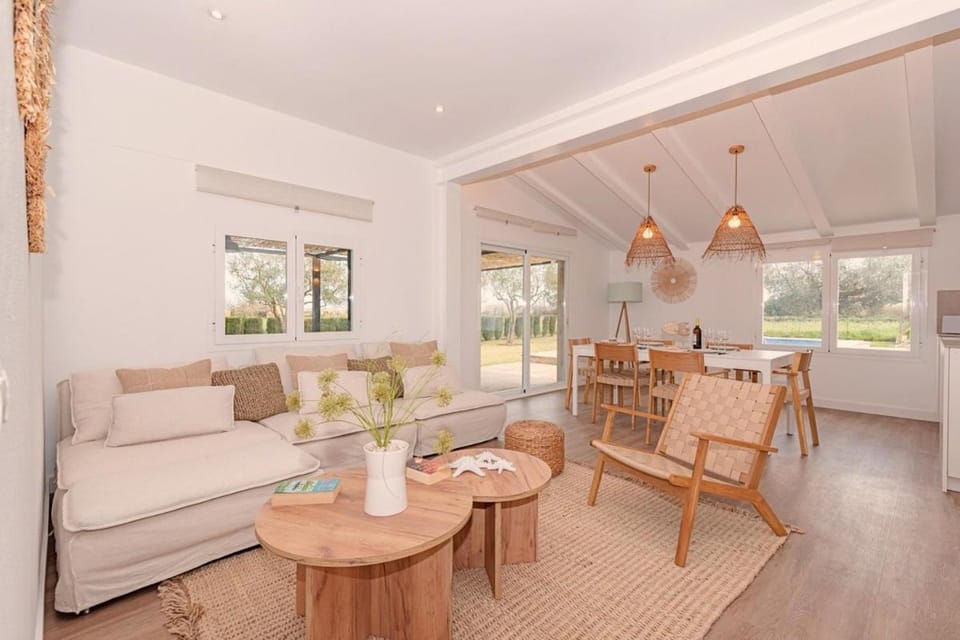 Aumadravet del Bosch by Villa Select Villa in Raiguer