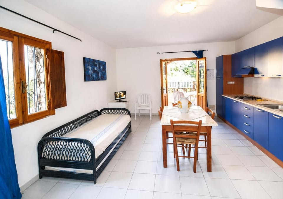Kitchen or kitchenette, Living room, Dining area, pet friendly