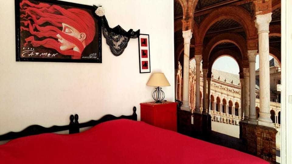 Opera-style apartment Downtown Maison Carré Apartment in Nimes