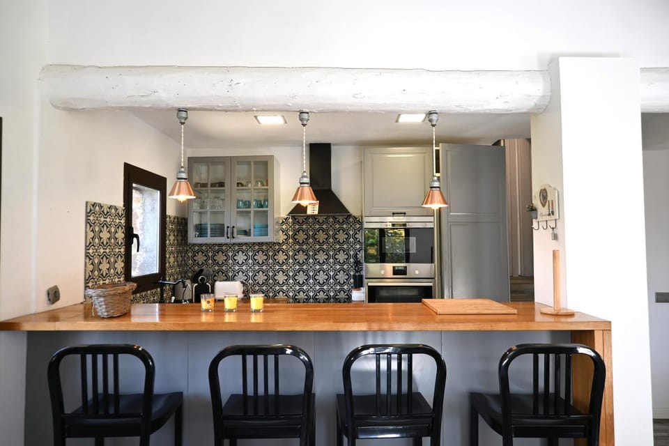 Kitchen or kitchenette, Dining area, oven, stove