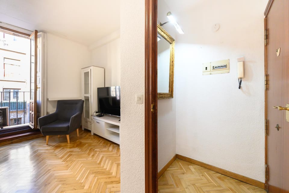 MAY613 Piso de 1 dormitorio en pleno centro de Madrid - Alquiler temporal Apartment in Centro