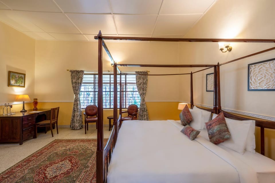 Bed, Photo of the whole room, Seating area, Bedroom, hair dresser