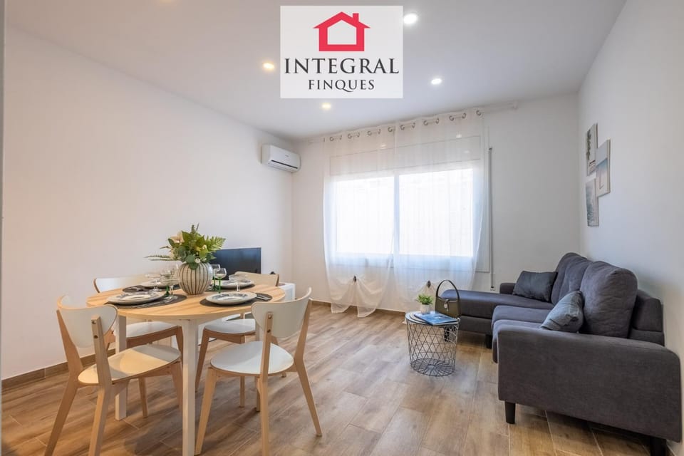 Living room, Photo of the whole room, Dining area, internet, air conditioner