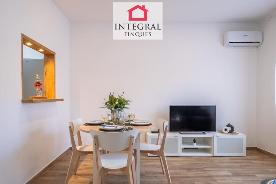 TV and multimedia, Living room, Dining area, air conditioner