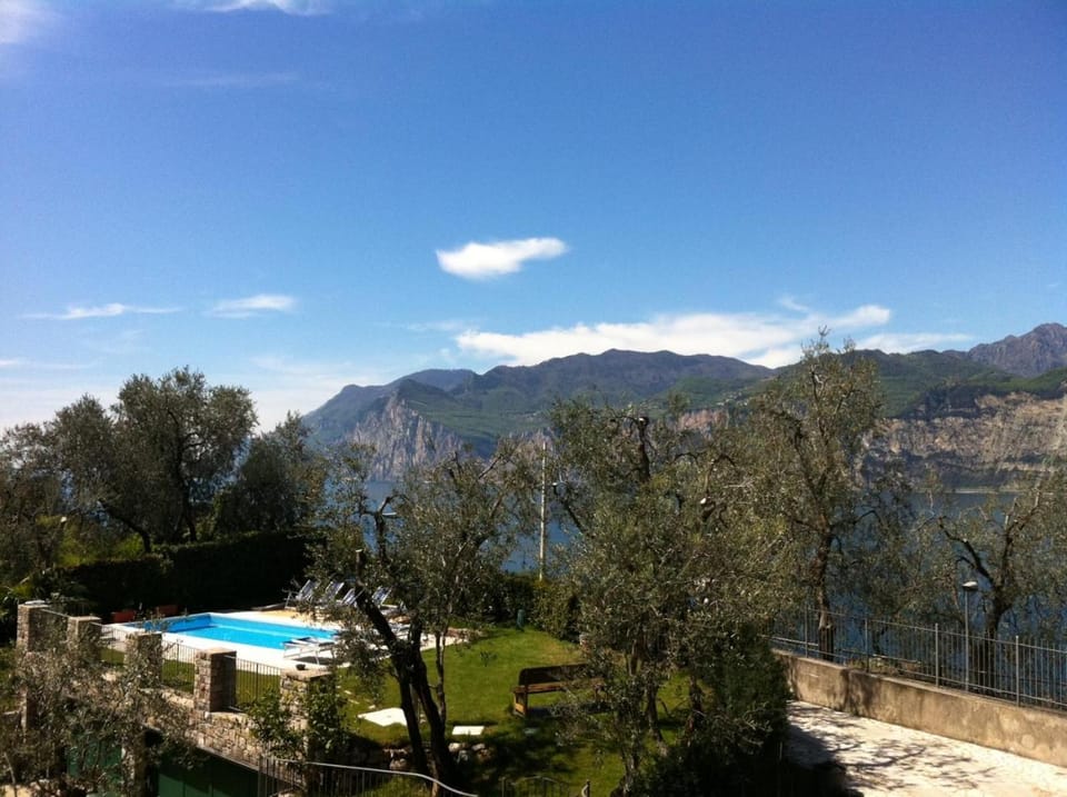 Lake view, Mountain view, Swimming pool