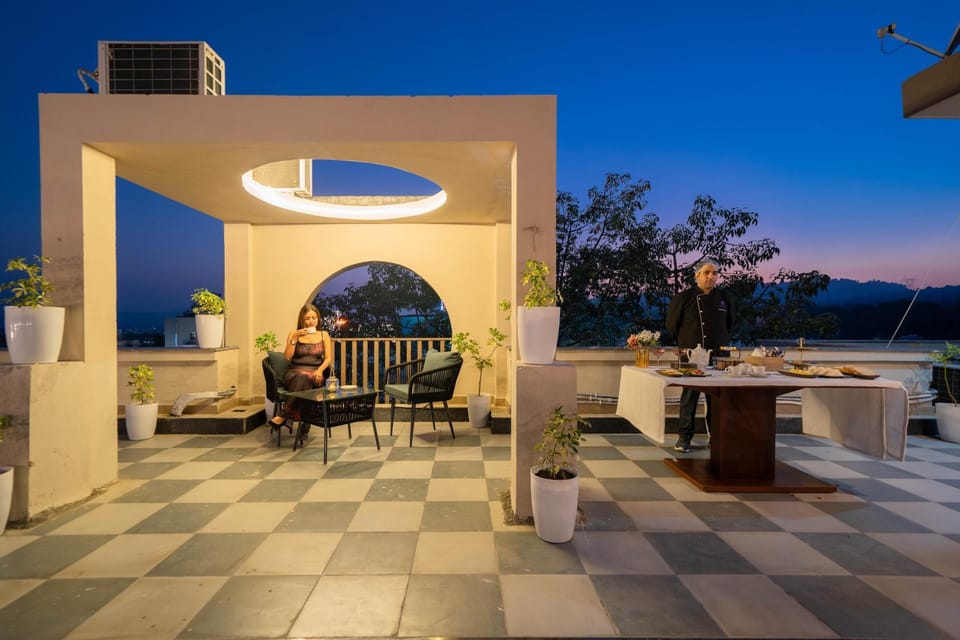 Restaurant/places to eat, View (from property/room), Balcony/Terrace, Seating area