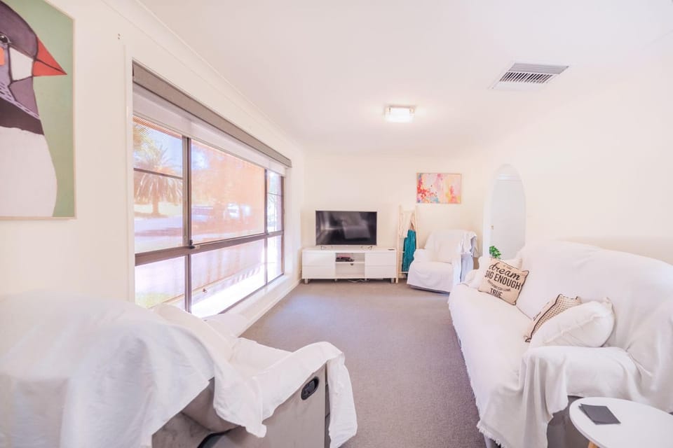 Relaxing Family Escape 3-Bedroom Home in Oxley Vale House in Tamworth