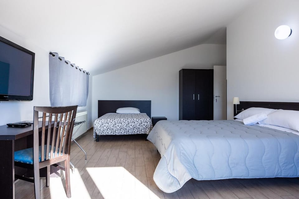 Photo of the whole room, Bedroom