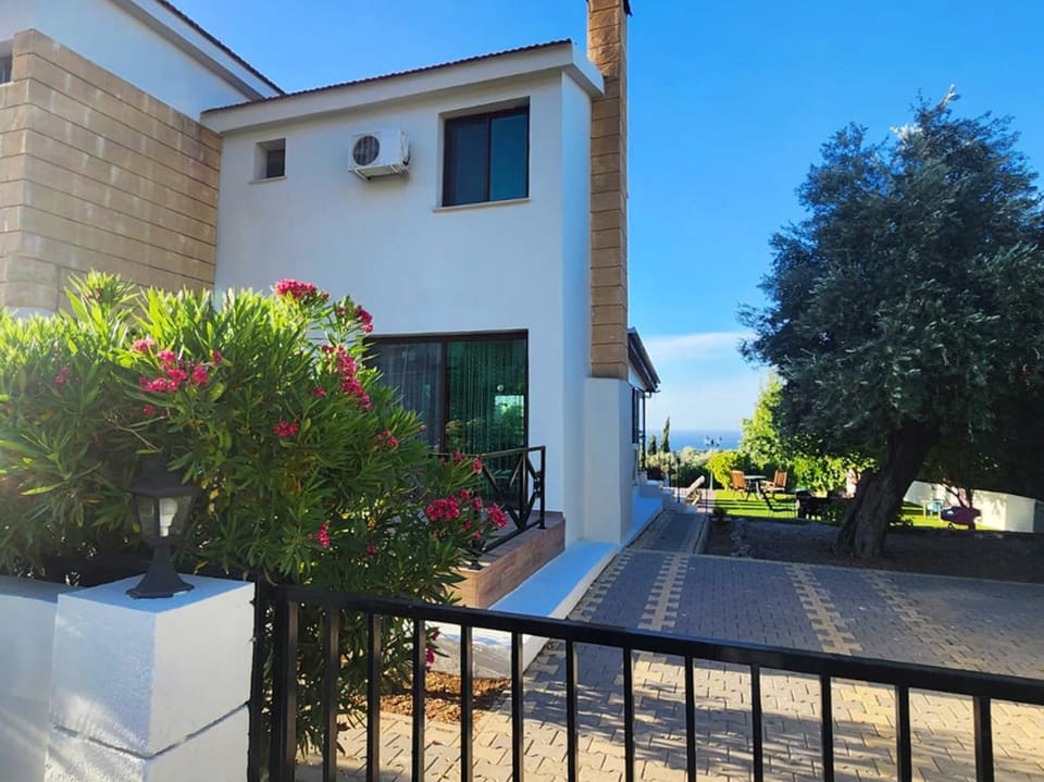 Property building, Spring, Garden view, Parking