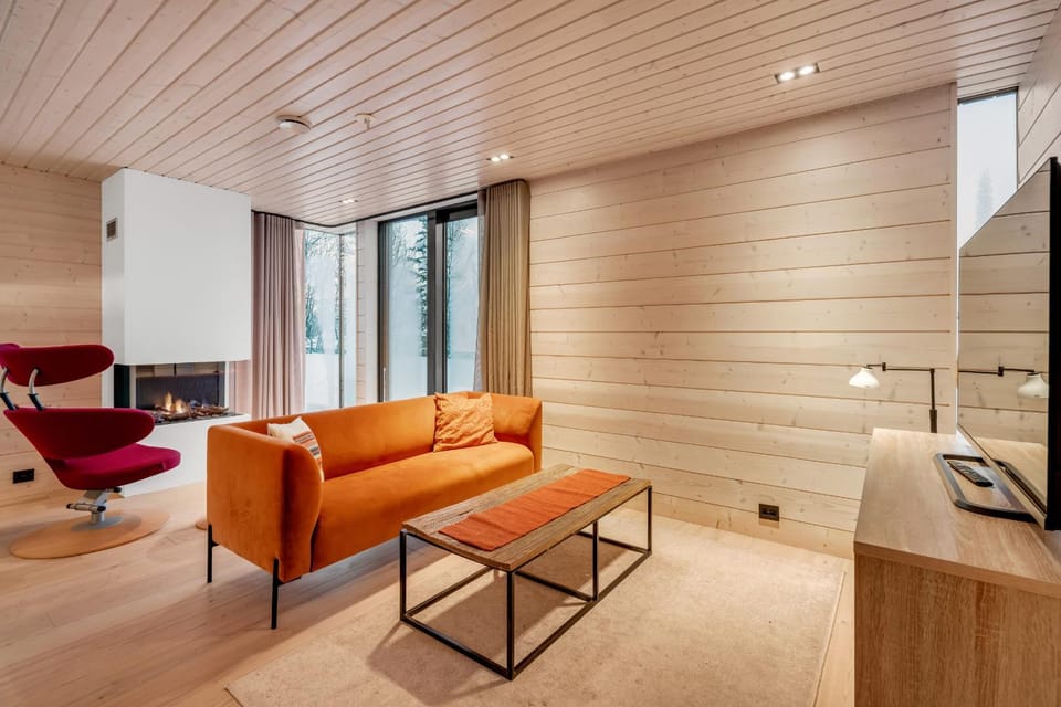 TV and multimedia, Living room, Seating area, fireplace