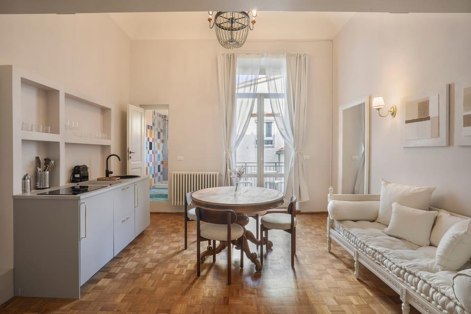 Kitchen or kitchenette, Living room