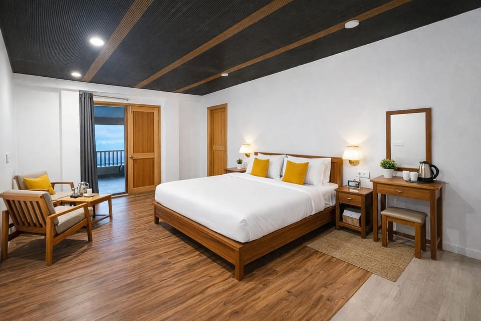 Bed, Photo of the whole room, Seating area, Bedroom