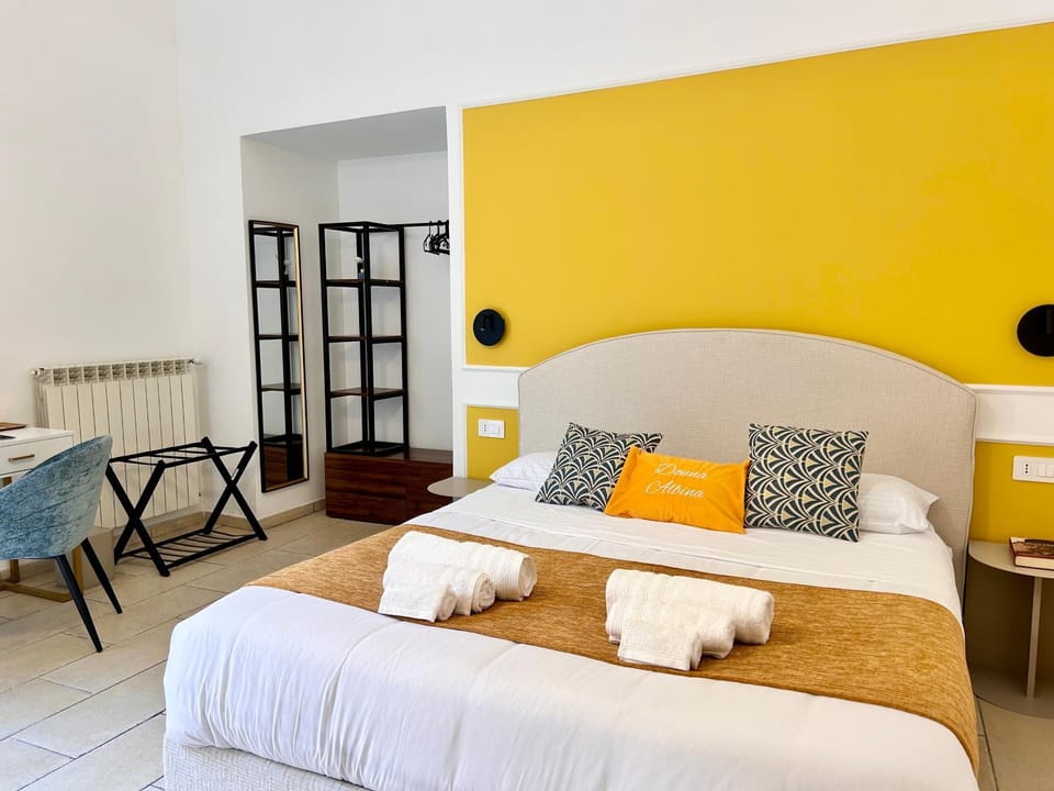Bed, Photo of the whole room, Bedroom, internet, towels