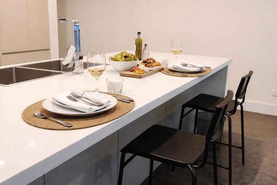 Stylish Olympic Park Stay - 3 Bedrooms Free Parking No Parties Apartment in Sydney