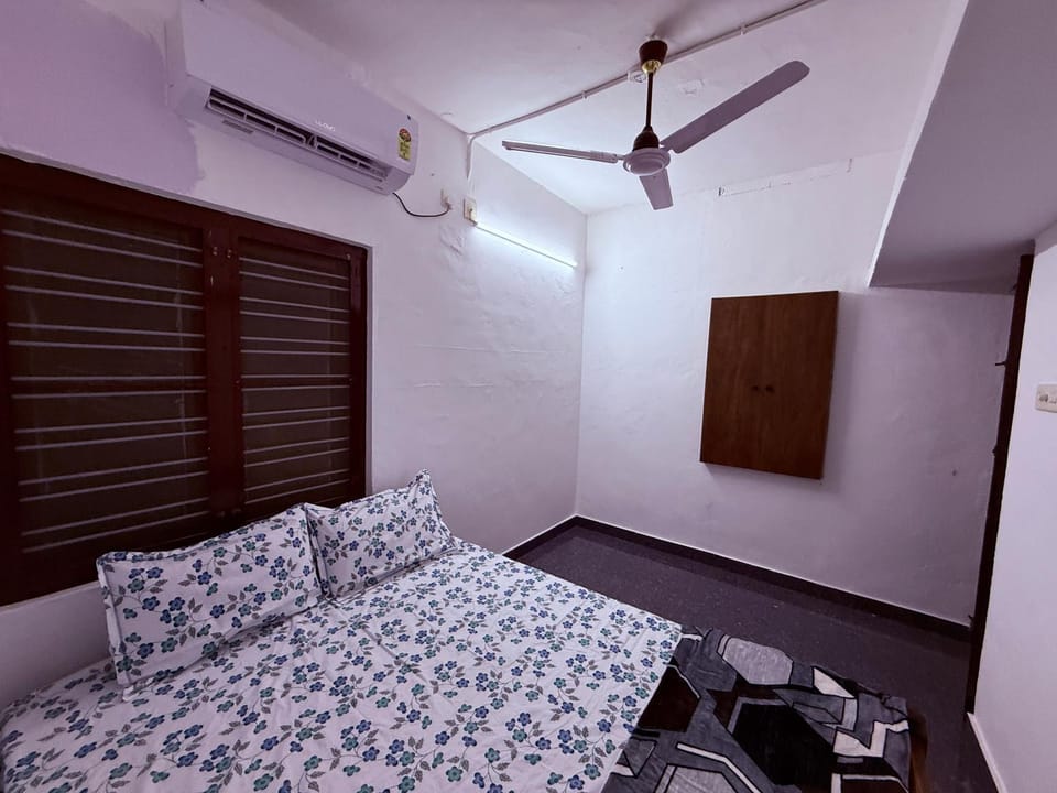 Bed, Bedroom, air conditioner