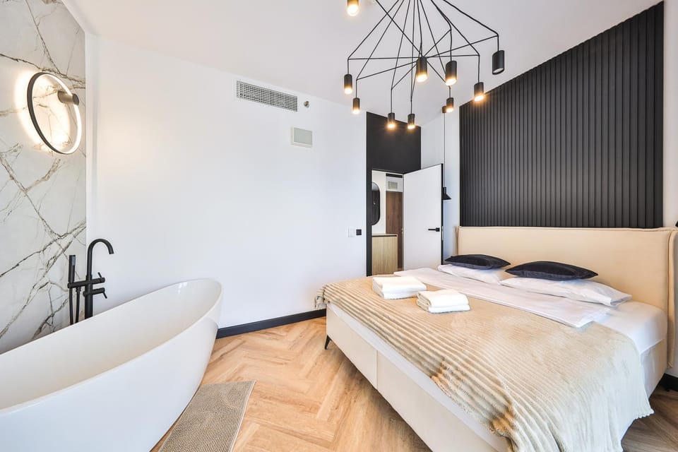 Bed, Bedroom, Bath