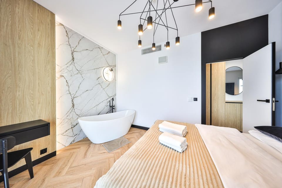 Bed, Bedroom, Bath