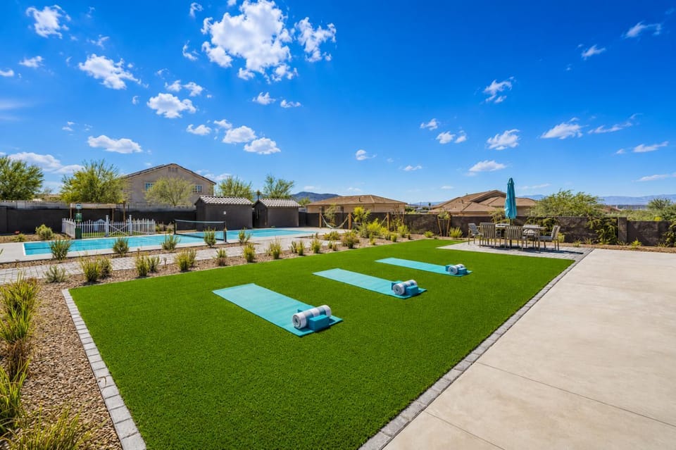 Patio, Activities, Garden, Dining area, Mountain view, Swimming pool