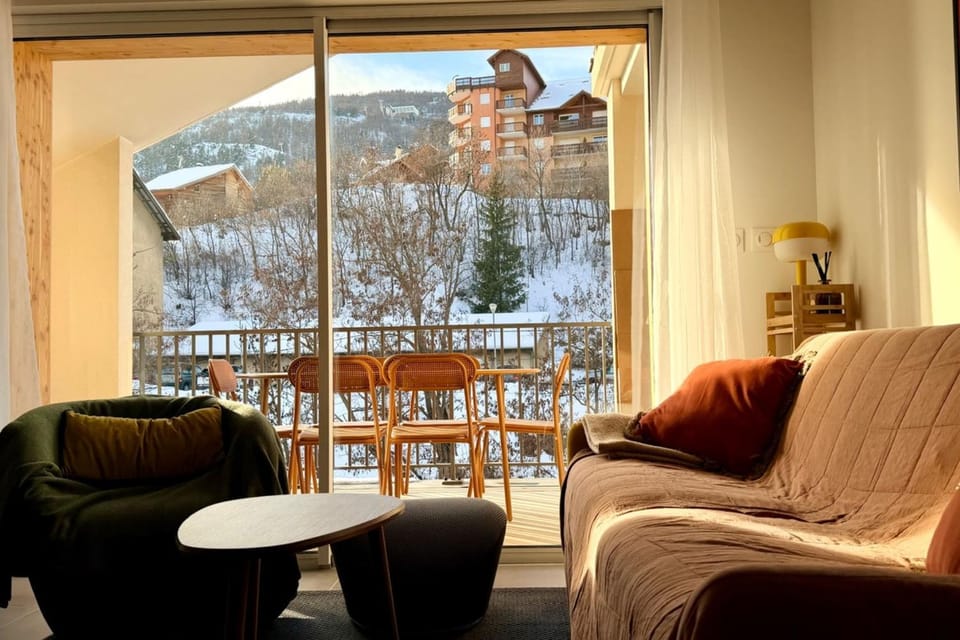 New apartment with views of the mountains Apartment in Briançon