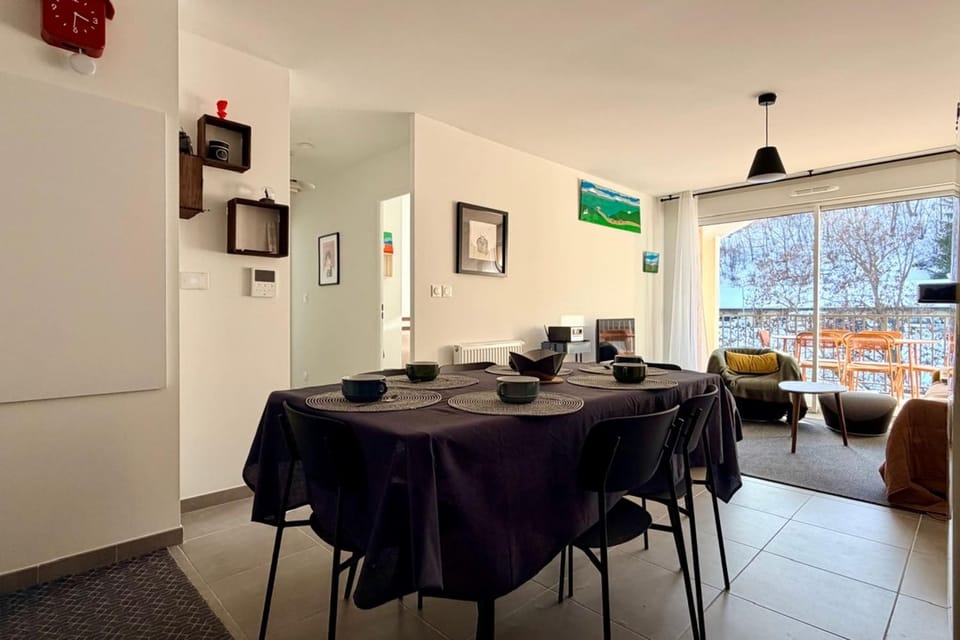 New apartment with views of the mountains Apartment in Briançon
