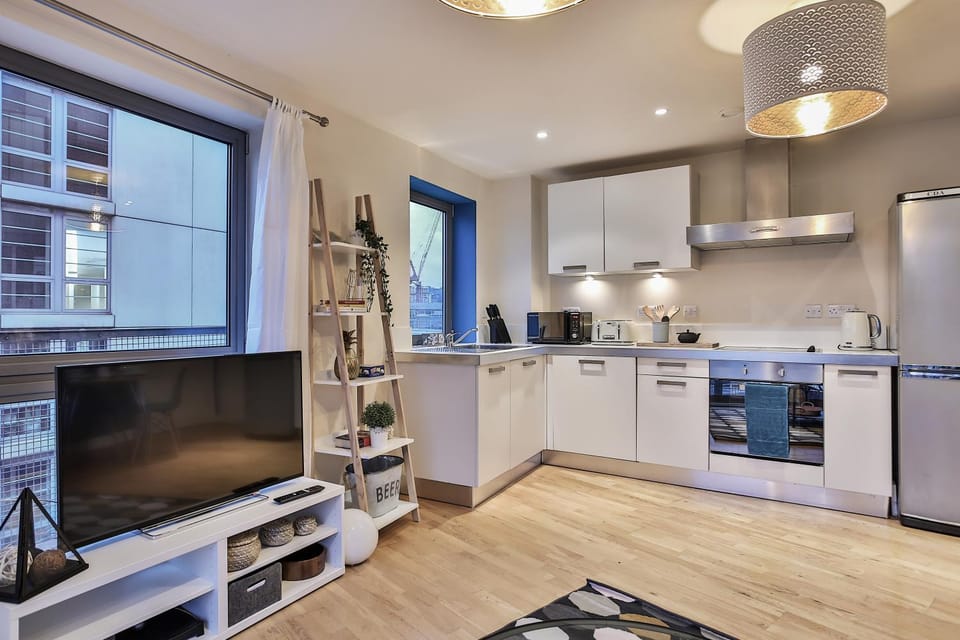 Coffee/tea facilities, Kitchen or kitchenette, dishwasher, oven, stove, toaster
