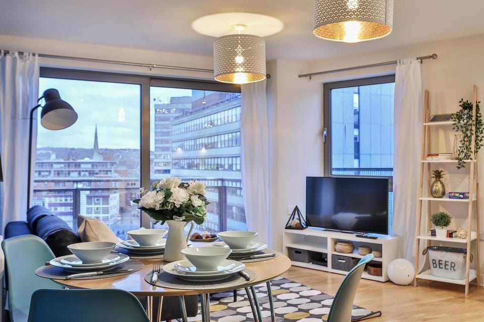 Communal lounge/ TV room, TV and multimedia, Living room, Seating area, Dining area