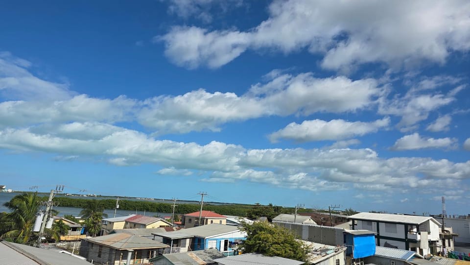 paradise single ,Double apartment & Queen single room with bathroom & pool Apartment in San Pedro