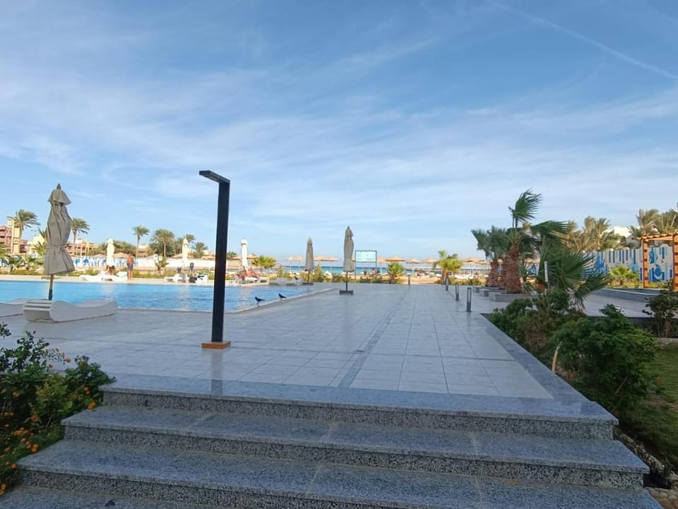 Sea La Vie Furnteched, Central, Beach Front, Free WIFI Apartment in Hurghada