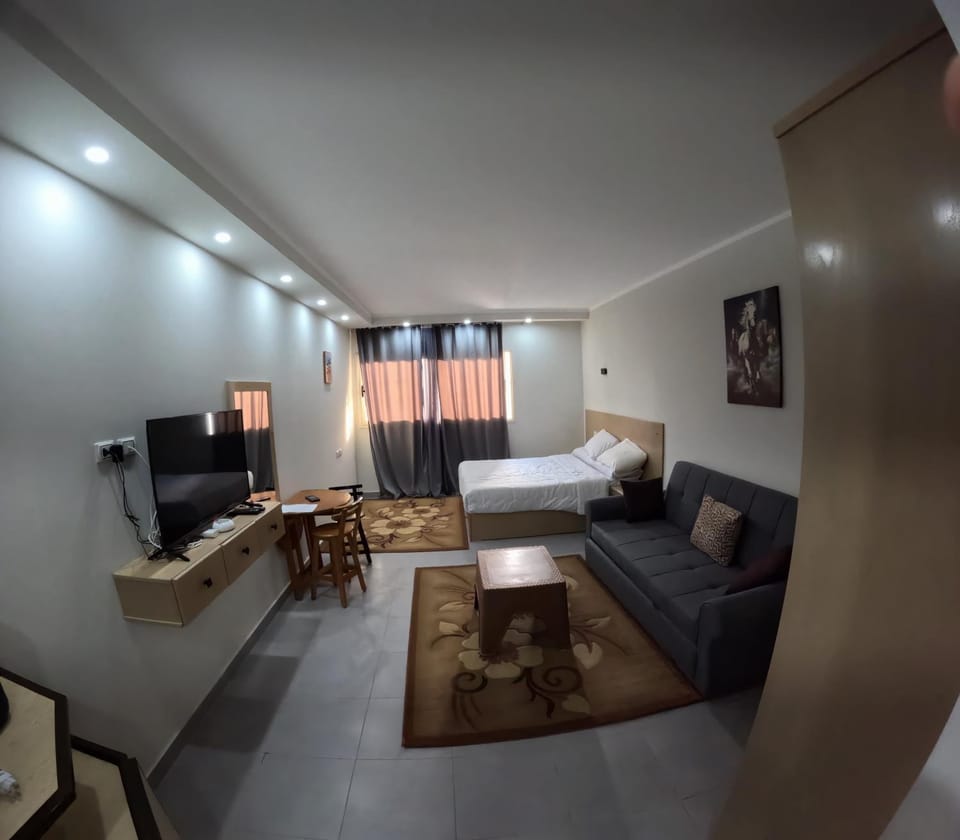 Sea La Vie Furnteched, Central, Beach Front, Free WIFI Apartment in Hurghada