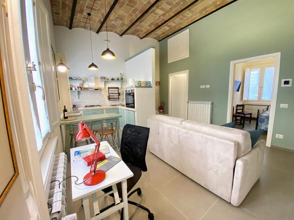 Kitchen or kitchenette, Living room, Seating area, Dining area
