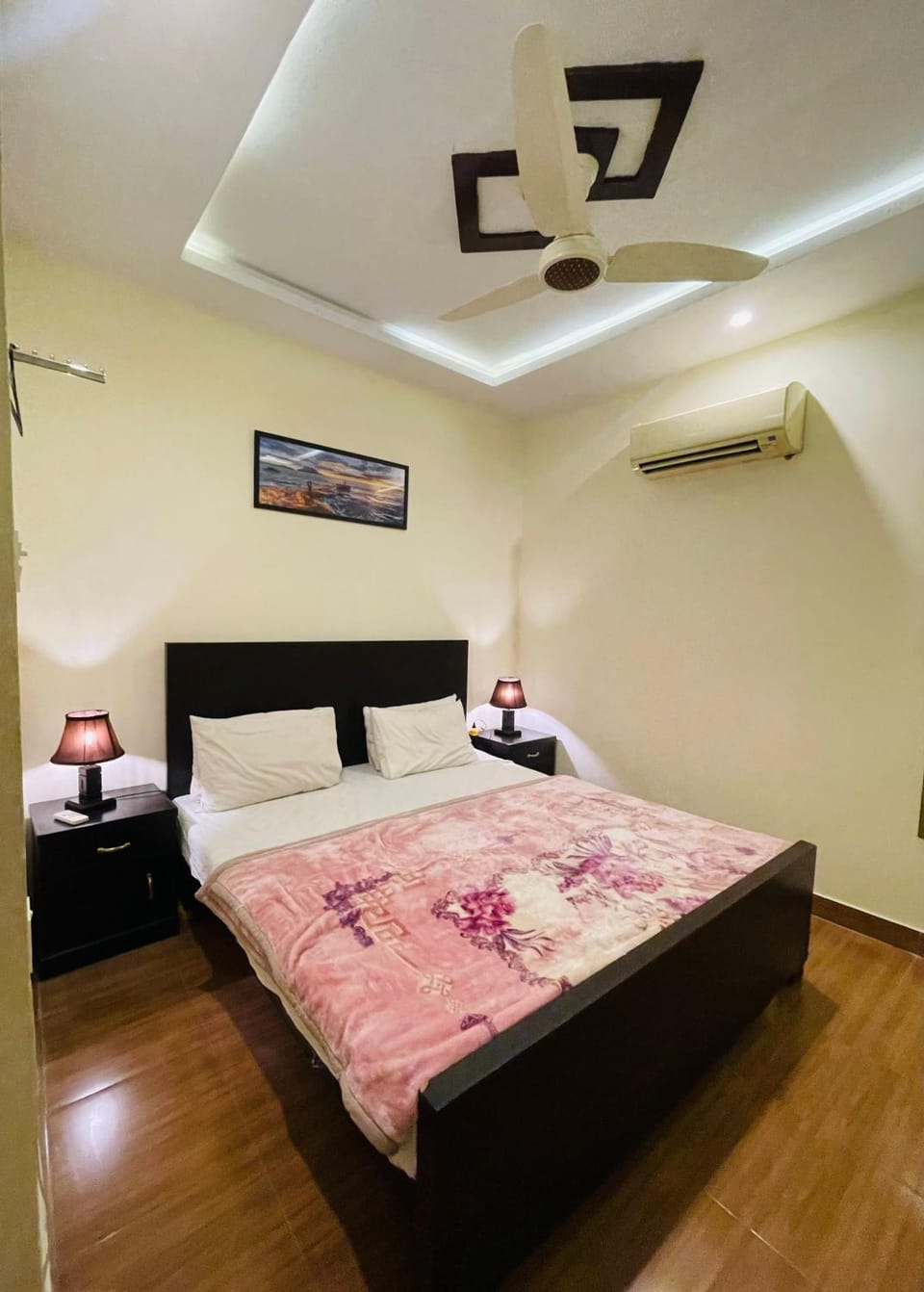 Bed, Photo of the whole room, Bedroom, air conditioner