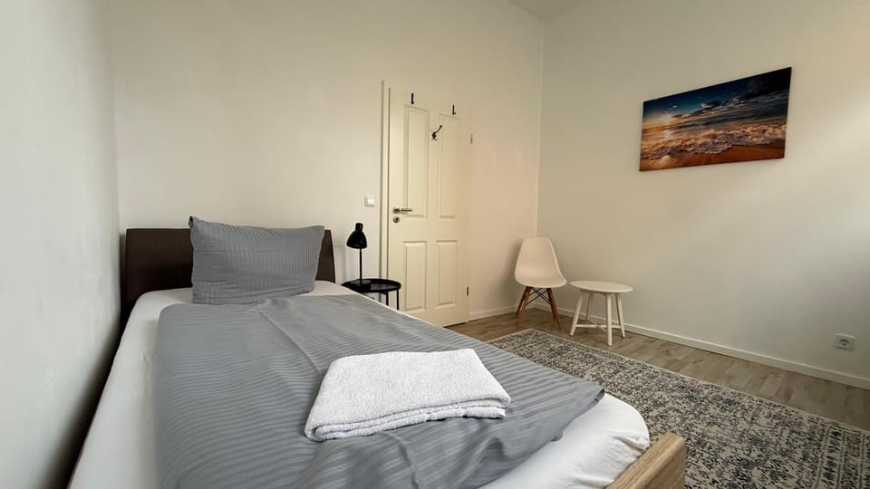 Photo of the whole room, Bedroom, towels
