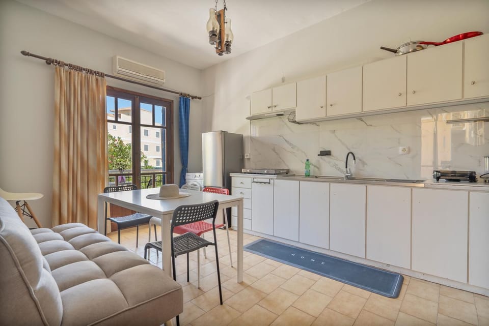 Property building, Kitchen or kitchenette, Living room