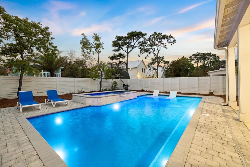 Patio, Hot Tub, Seating area, Swimming pool