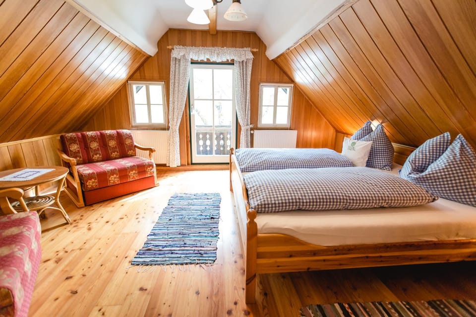 Bed, Photo of the whole room, Seating area, Bedroom