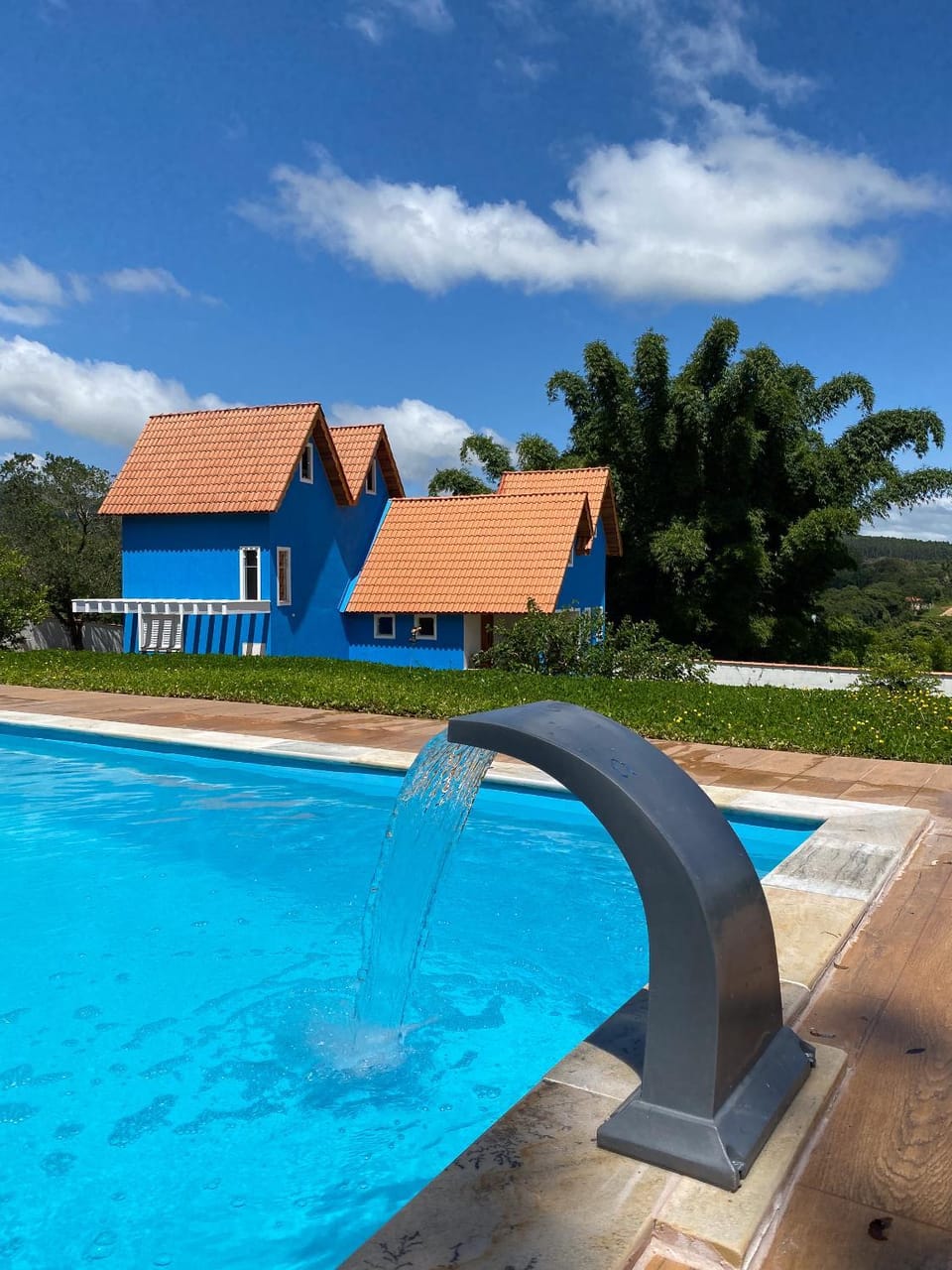 Property building, Day, Pool view, Swimming pool