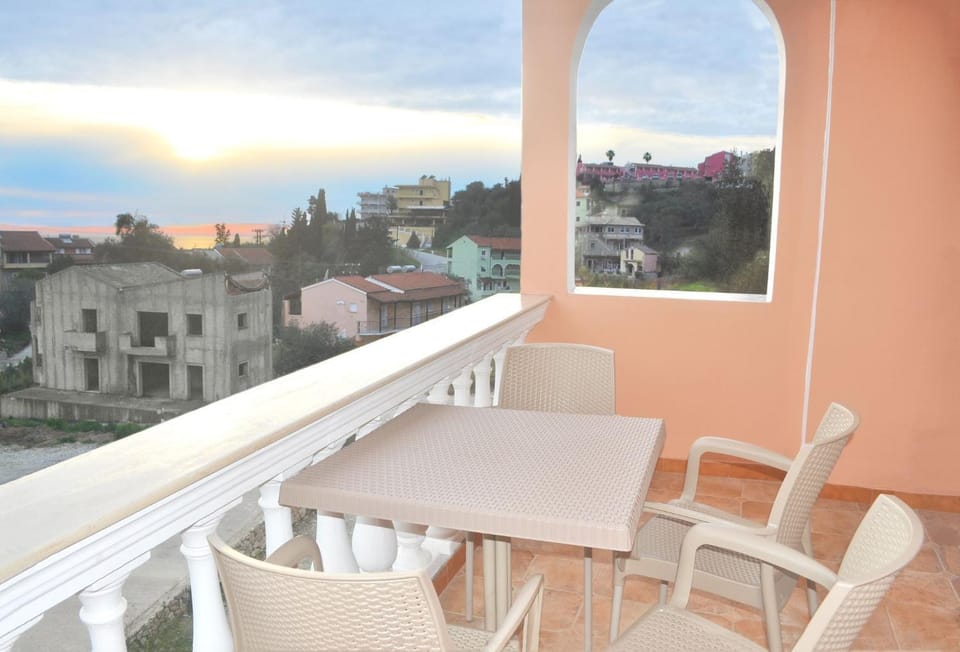 View (from property/room), Balcony/Terrace, City view