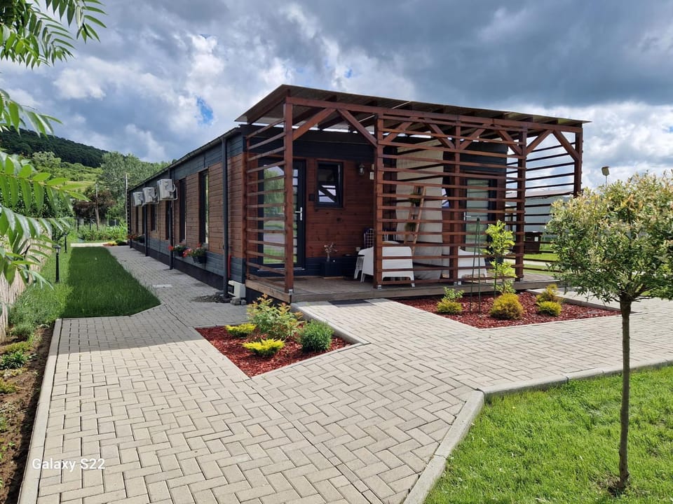 Georgia Tiny House - Hiperbara Livezeni Mures Bed and Breakfast in Romania