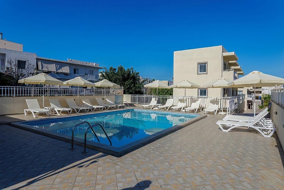 Property building, Day, Pool view, Swimming pool, sunbed