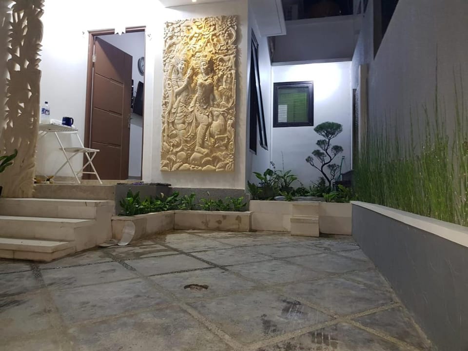 Cozy 1Bedroom House with Kitchen Work Space House in Kuta Selatan