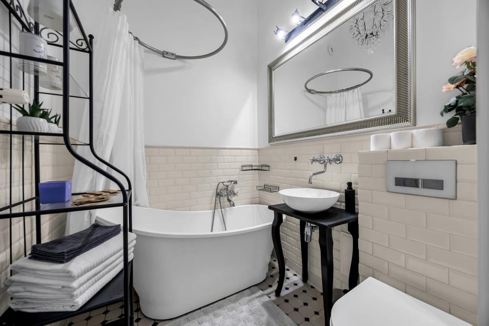 Bathroom, Bath, towels