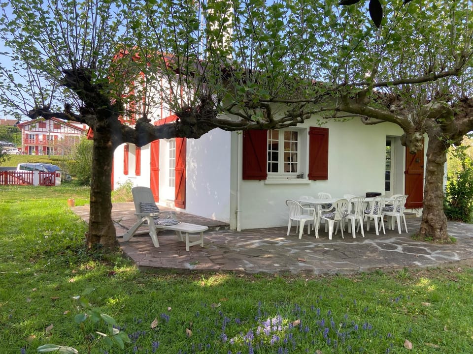 Maison familiale avec jardin à Sare, au pied de la Rhune House in Sare