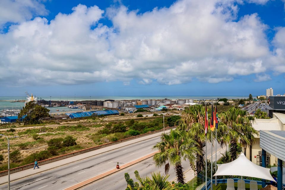 Sea view, Street view