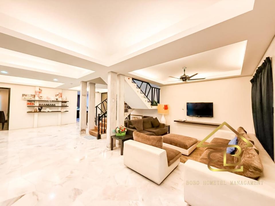 Communal lounge/ TV room