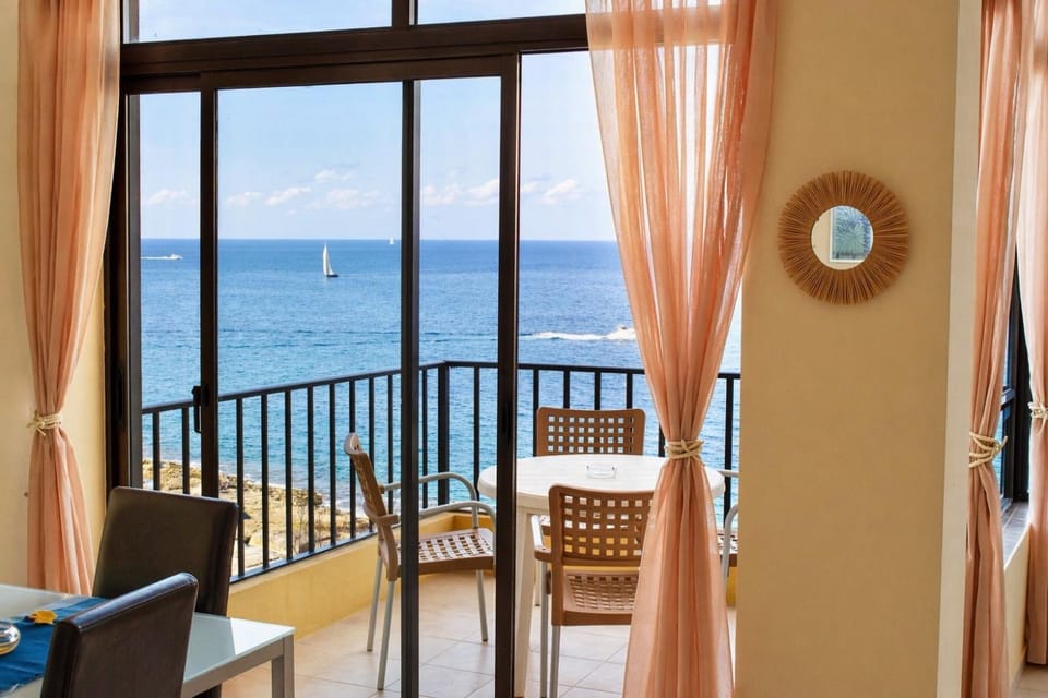 Balcony/Terrace, Living room