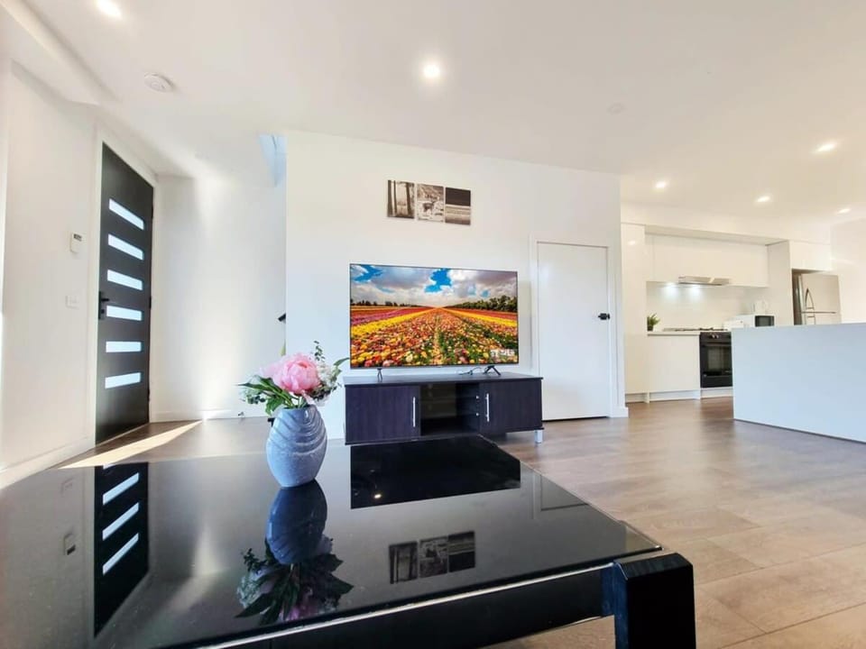 Sunshine house - Modern home in great location House in Melbourne