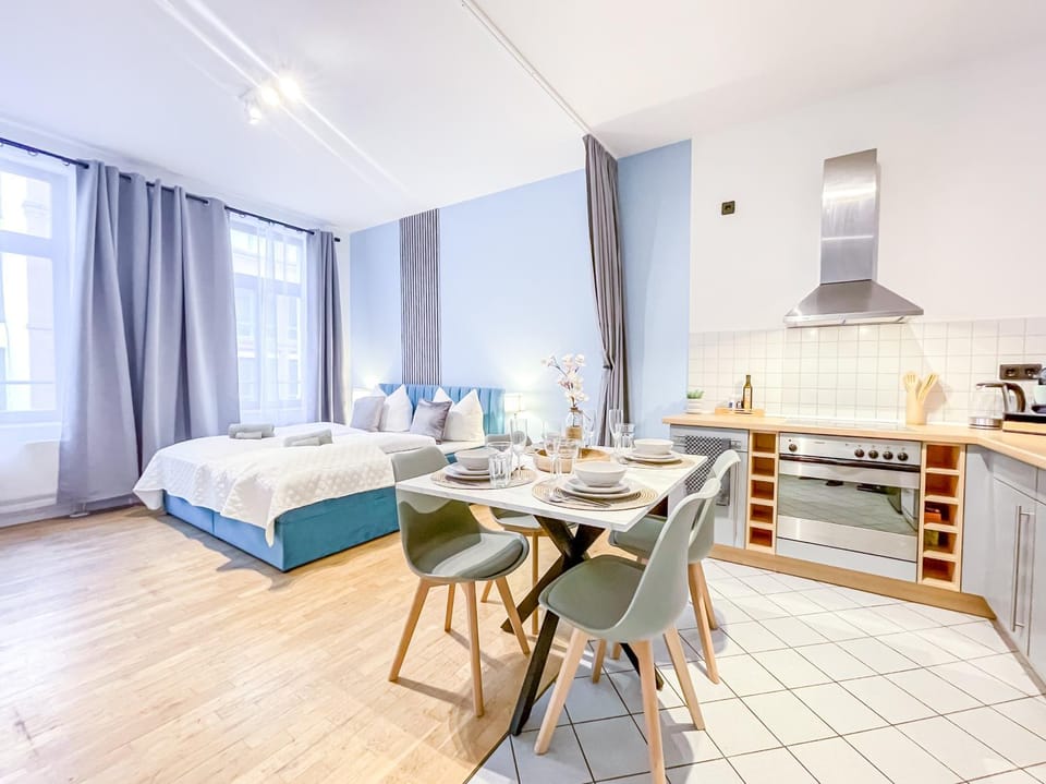 Bed, Dining area, kitchen, kitchen