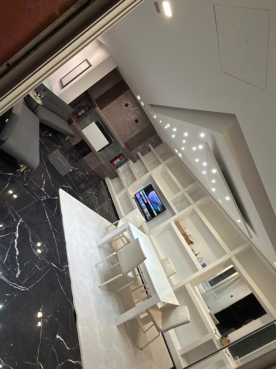 TV and multimedia, Kitchen or kitchenette, Living room, Seating area