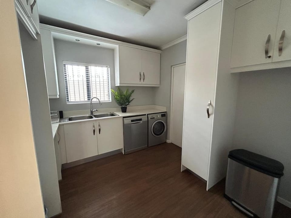 Kitchen or kitchenette, dishwasher, washing machine