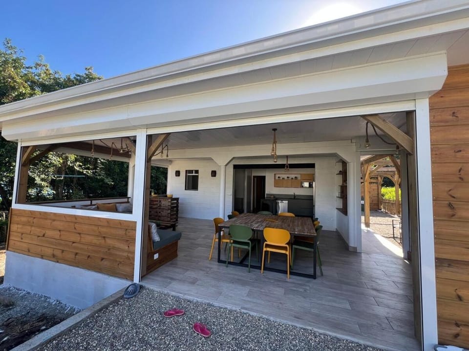 Property building, Patio, Dining area